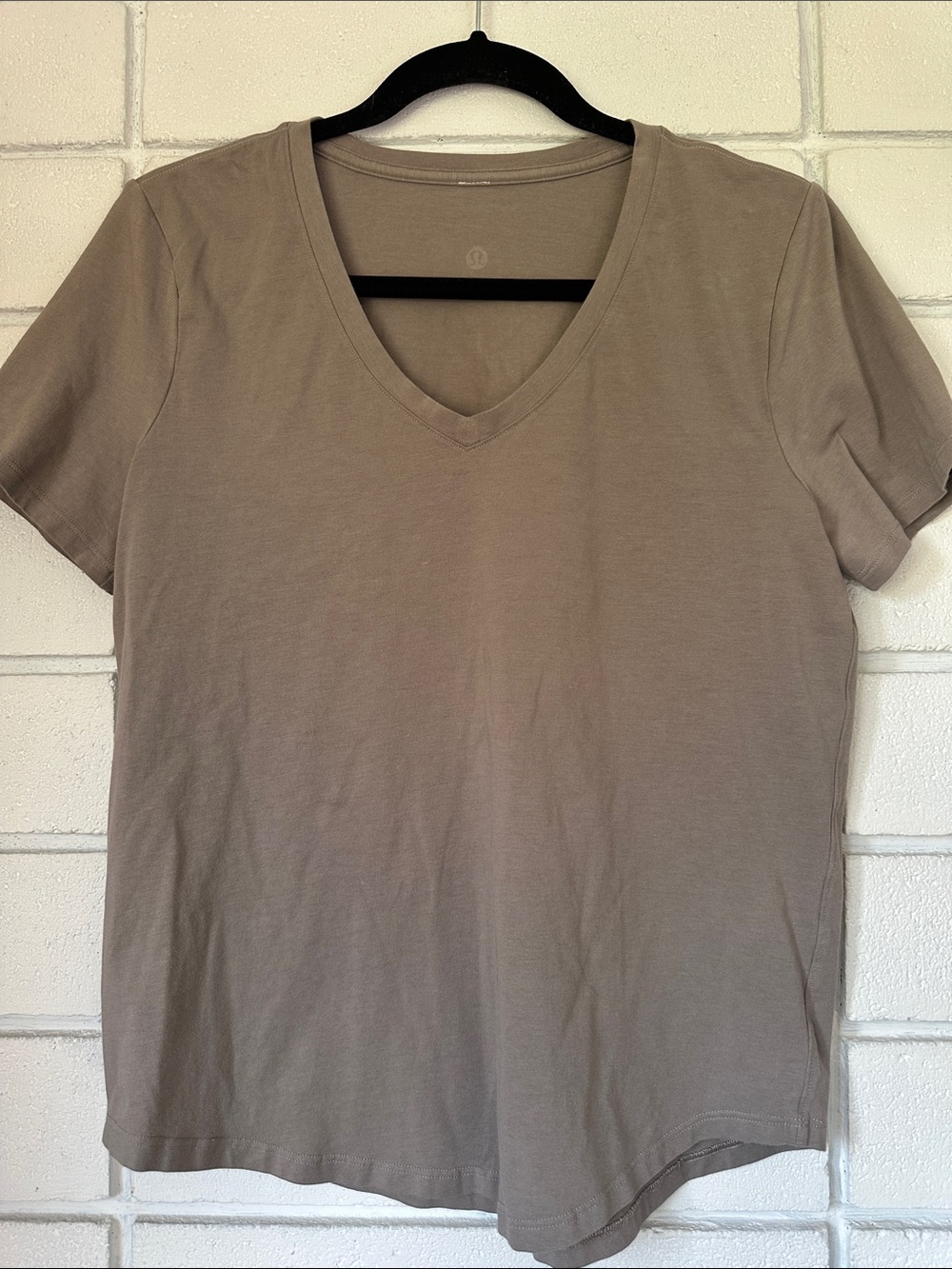 lululemon athletica V-Neck Short Sleeve love Tee in Taupe